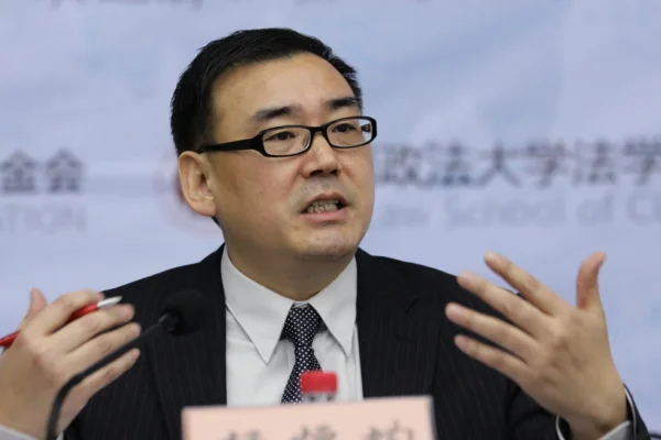 Negara Tiongkok memberikan hukuman mati yang ditangguhkan kepada penulis Australia, sebuah tindakan yang dikutuk oleh Canberra