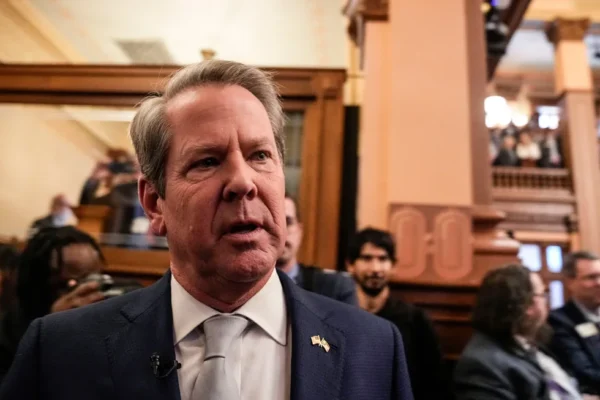 Gubernur Georgia Brian Kemp tangani rancangan undang-undang penegakan imigrasi