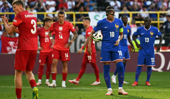 Kylian Mbappé mencetak gol saat Prancis bermain imbang untuk mengakhiri Grup D di urutan kedua