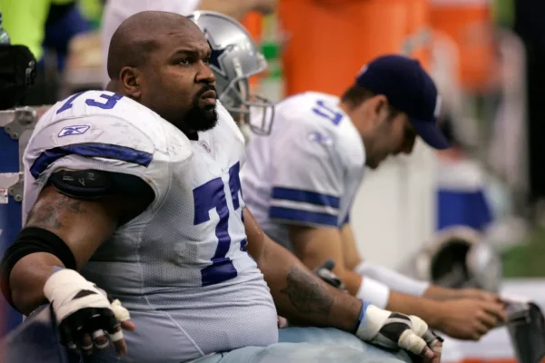 Larry Allen salah satu gelandang ofensif terhebat dalam sejarah NFL