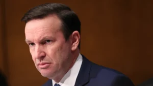 Senator Murphy mengatakan Mahkamah Agung siap untuk 'menulis ulang secara mendasar' 