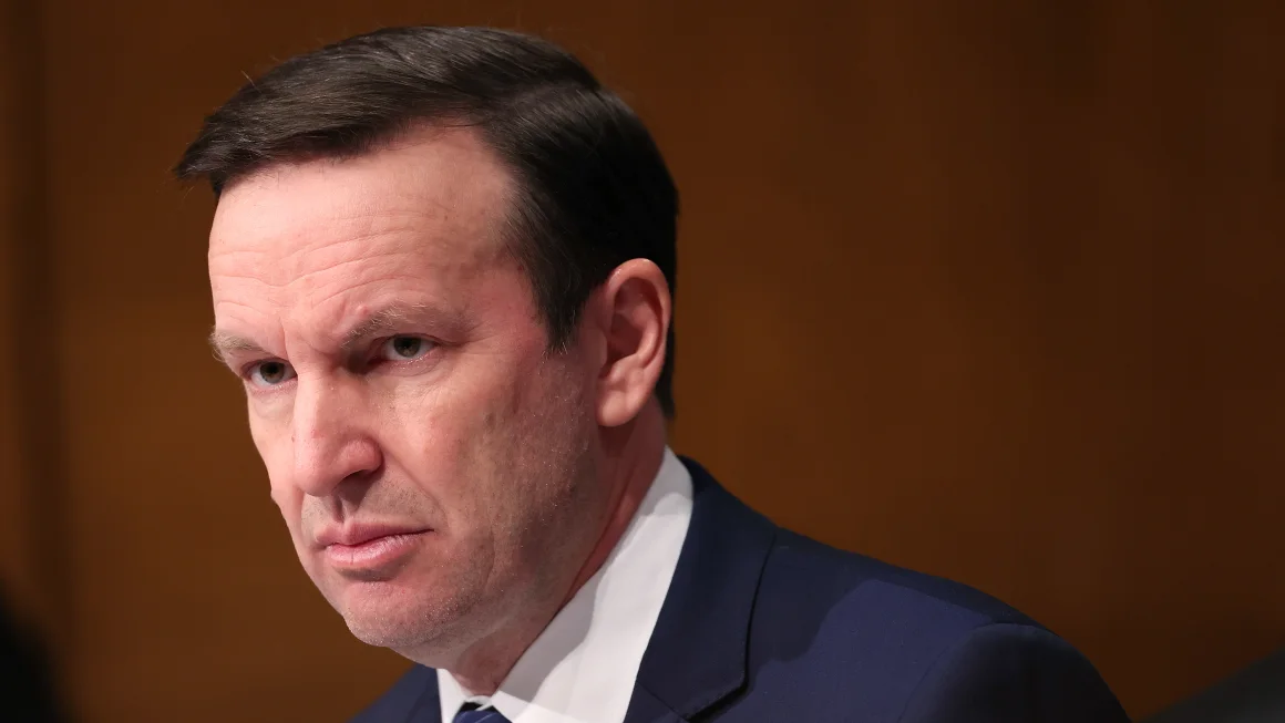 Senator Murphy mengatakan Mahkamah Agung siap untuk 'menulis ulang secara mendasar'