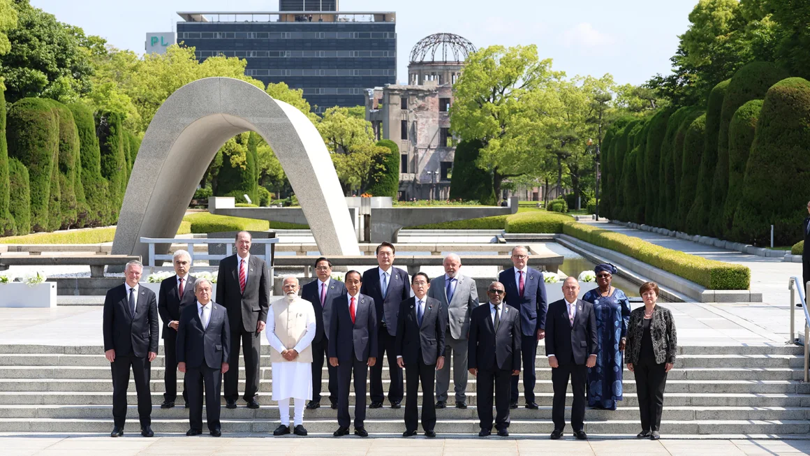 Undangan Israel ke peringatan bom atom tahun ini di Jepang telah memicu kontroversi mengenai standar ganda