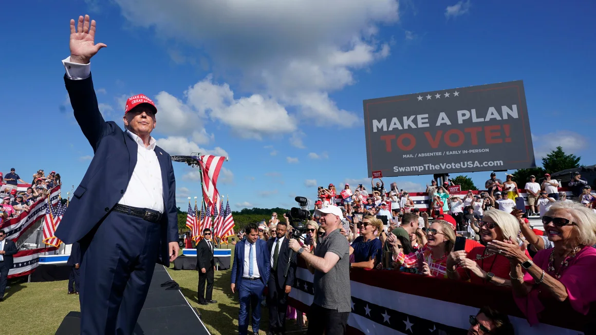 Trump berupaya membawa momentum debat ke tahap kritis sebelum konvensi Partai Republik