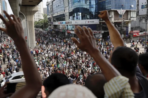 ‘Revolusi Gen Z’ di Bangladesh menggulingkan seorang pemimpin veteran.